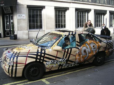 voiture burberry